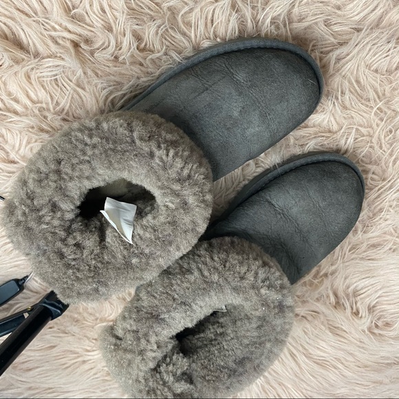 Short Bailey Grey Uggs - Picture 5 of 5